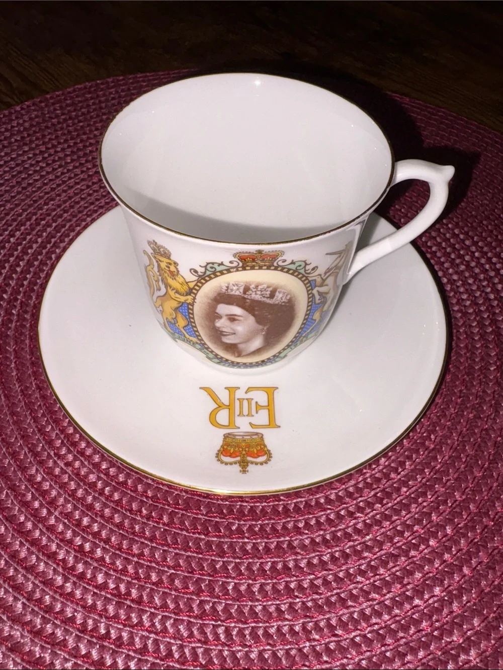 Queen Elizabeth Commemorative White and Gold Porcelain Teacup/Saucer Set